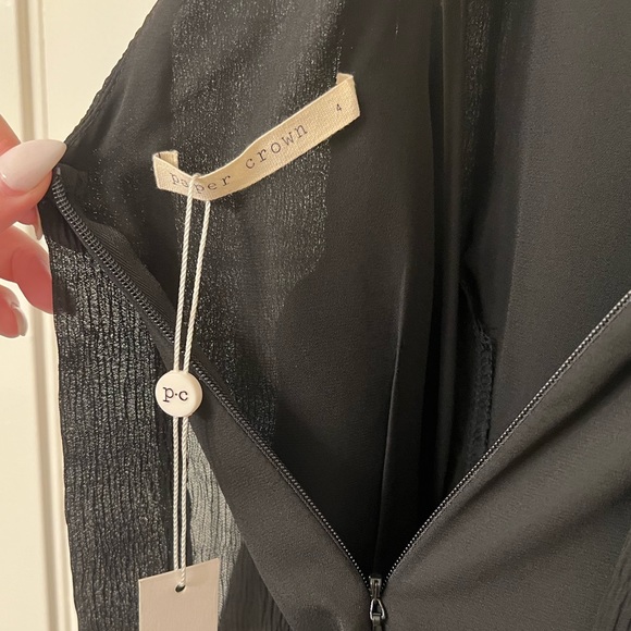 Black Paper Crown Ruffle Top Dress, Women’s Size 4 - Picture 3 of 3